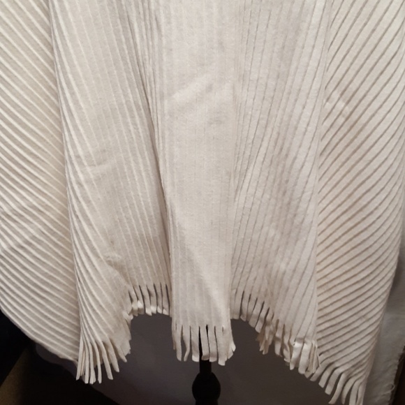 large Coldwater Creek cream color shaw - Picture 5 of 6